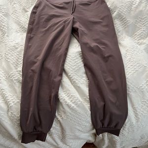 Vuori joggers excellent condition.